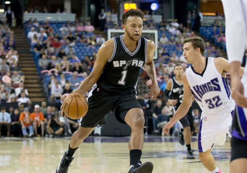 david-stockton-kyle-anderson-nba-preseason-san-antonio-spurs-sacramento-kings-850x560